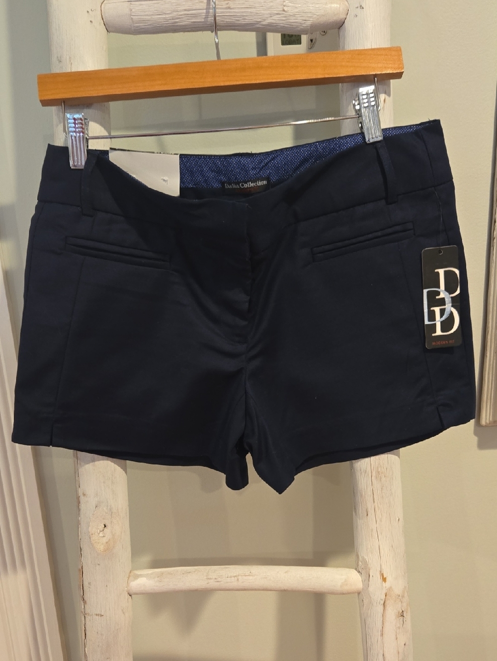 Dalia Collection Navy Lower Rise Modern Fit Tailored Shorts Size 6 NWT
